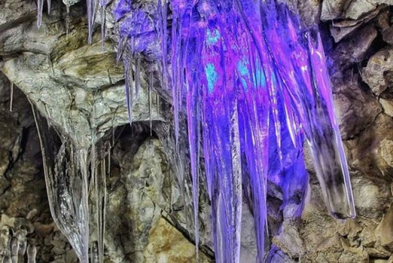 1347bc70-7c0c-4fd7-be0a-25fbe506016e Cave