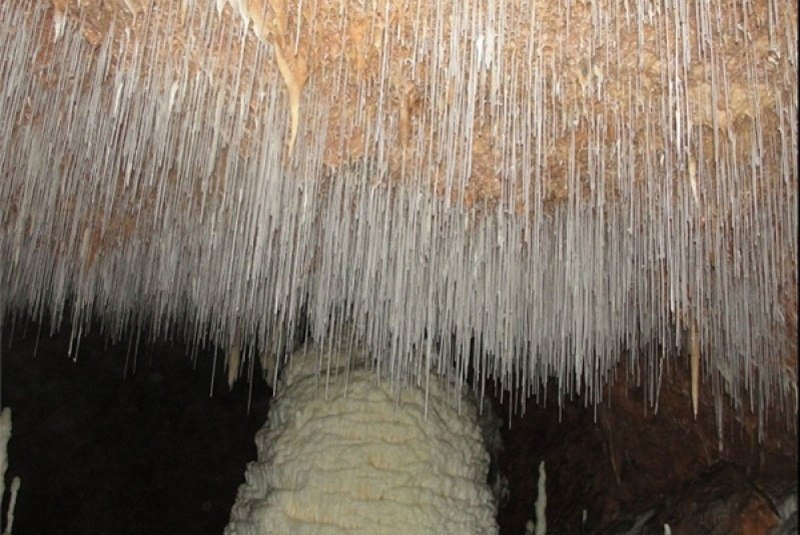 8daee3e6-3d46-44a4-a86a-6eea2e3a2b5a Cave